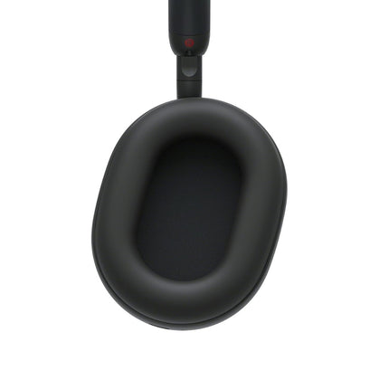 Sony WH-1000XM5, black, earcup close-up detail